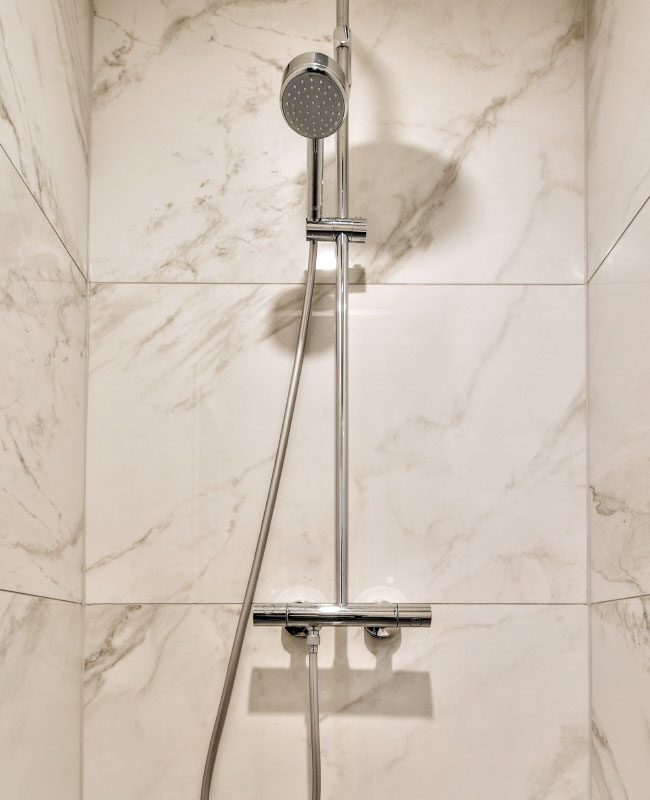 douche et carrelage